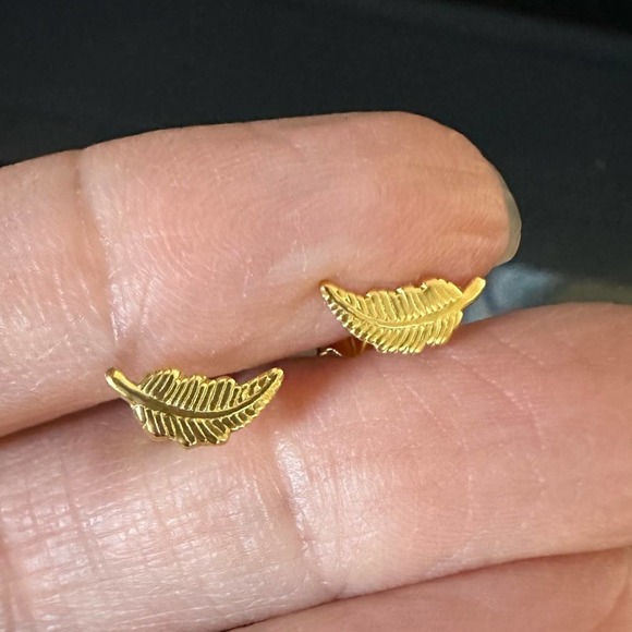 14k Gold Vermeil Leaf Stud Earrings - Picture 2 of 8